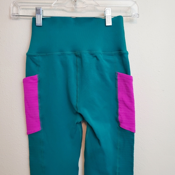 Fabletics High-waisted sculptknit pocket leggings teal colorblock - Picture 5 of 8